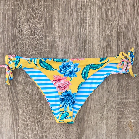 Amor y Besos Reversible Bikini Bottoms NWT - Picture 3 of 7